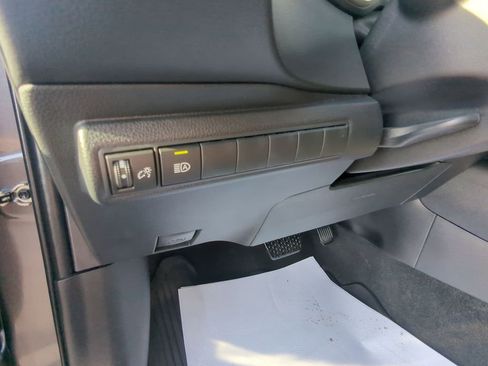 Used 2025 Toyota Corolla SE FWD image 14