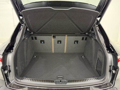 New 2026 Porsche Macan image 61