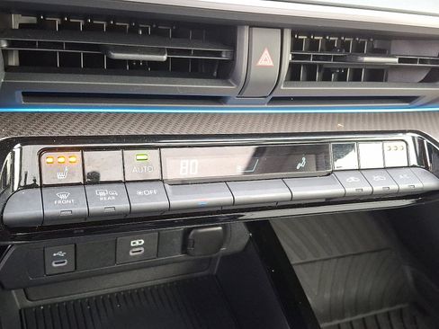 Used 2024 Toyota Prius XLE image 16