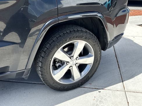 Used 2014 Jeep Grand Cherokee Overland AWD/4WD image 8