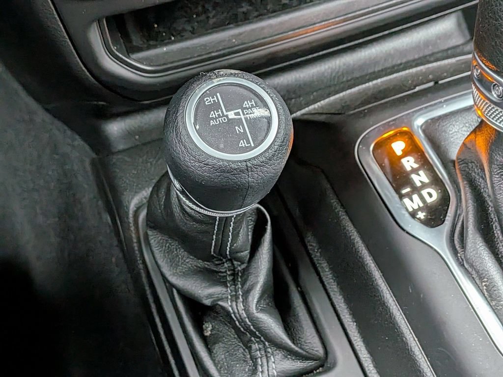 Used 2025 Jeep Wrangler Unlimited Sahara AWD/4WD image 19