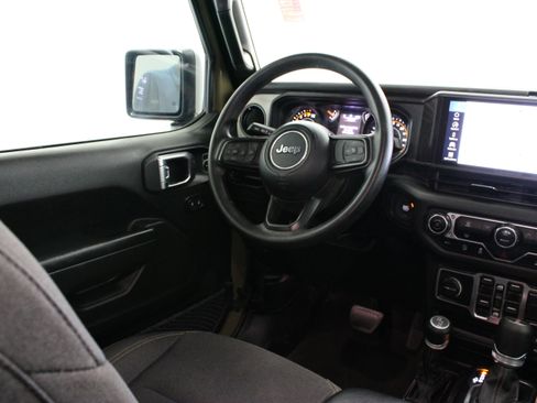 Used 2025 Jeep Gladiator Sport AWD/4WD image 29