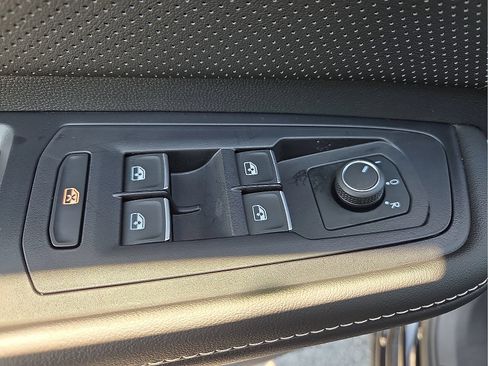 Used 2024 Volkswagen Atlas Cross Sport SE AWD/4WD image 15