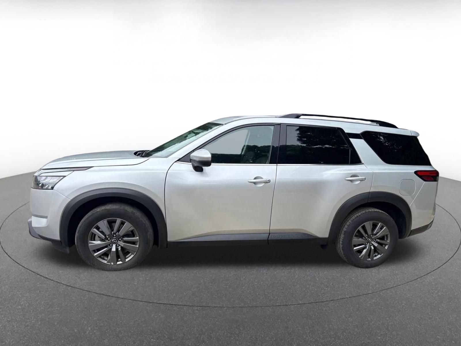 Used 2025 Nissan Pathfinder SV AWD/4WD image 7