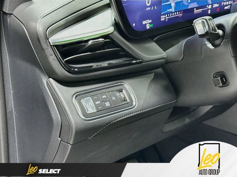 Used 2025 Buick Enclave Avenir w/ Super Cruise Package AWD/4WD image 13