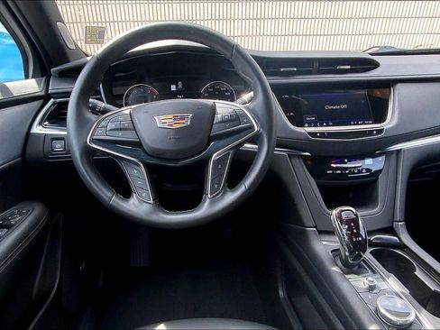 Certified 2025 Cadillac XT5 Premium Luxury image 5