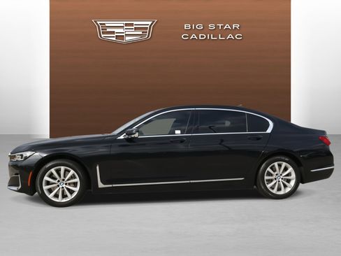 Used 2022 BMW 740i image 2