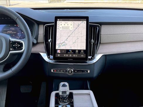 New 2026 Volvo XC90 B6 Plus w/ Protection Package Premier image 9