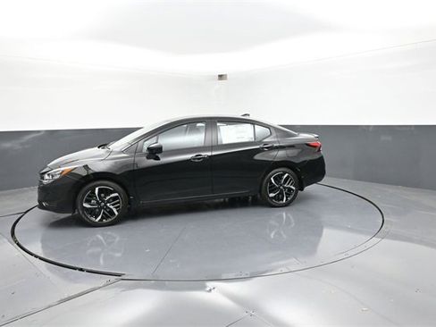 New 2025 Nissan Versa SR w/ Trunk Package image 4