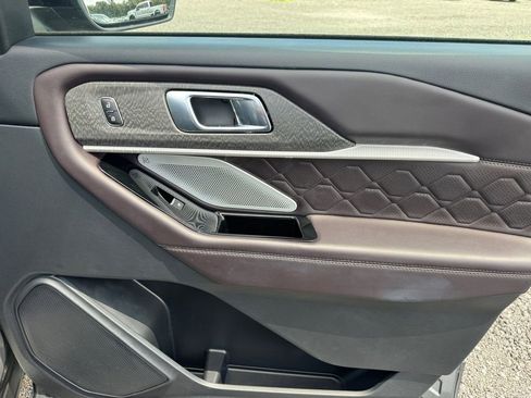 Used 2025 Ford Explorer Platinum w/ LUX Leather Package AWD/4WD image 17