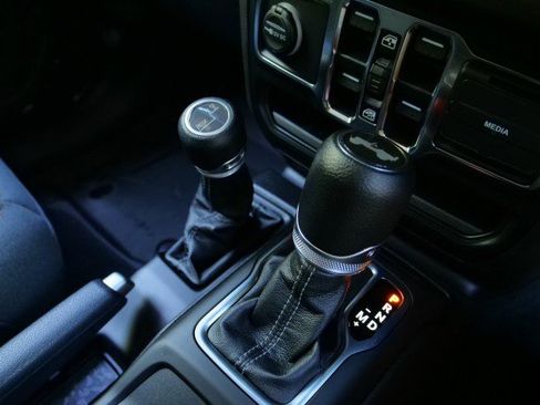 Used 2024 Jeep Wrangler Unlimited Sport w/ Convenience Group AWD/4WD image 13