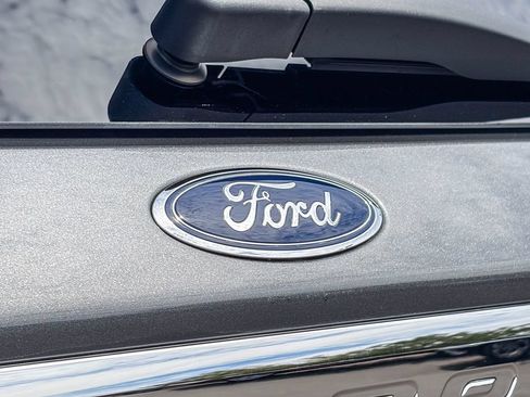 Used 2022 Ford Explorer XLT w/ Equipment Group 202A AWD/4WD image 9