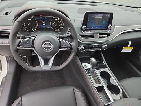 New 2025 Nissan Altima 2.5 SR image 31