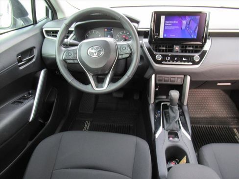 Used 2024 Toyota Corolla Cross LE image 13