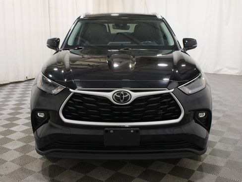Used 2024 Toyota Highlander XLE AWD/4WD image 36