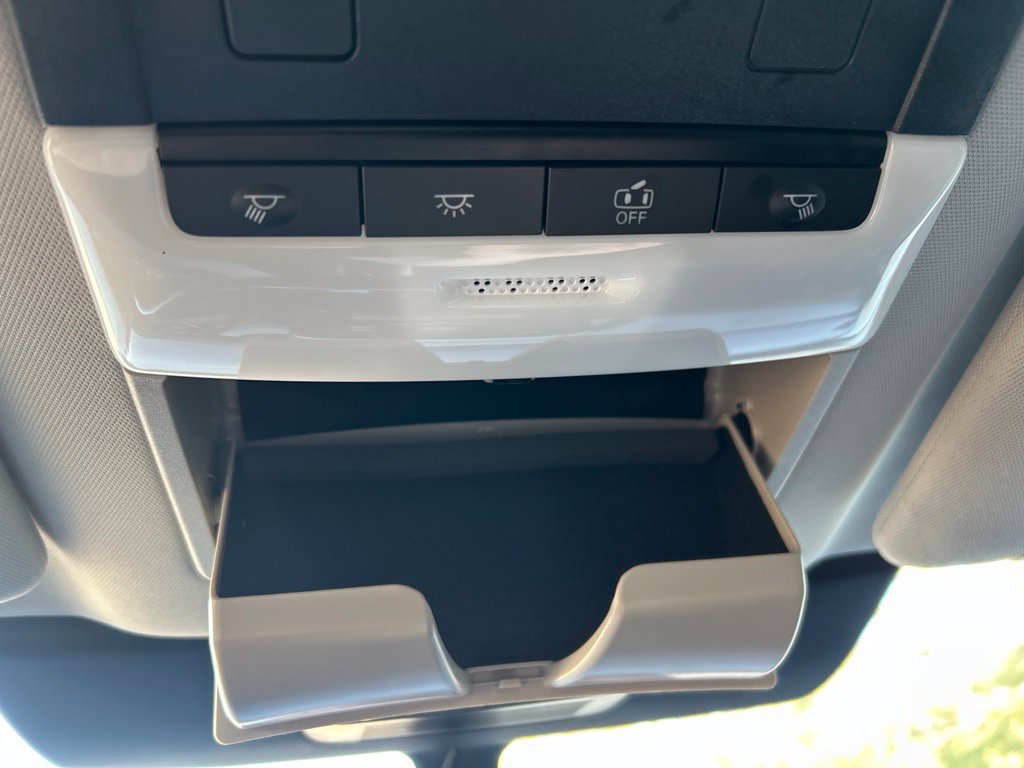 Used 2025 Nissan Pathfinder SL FWD image 31
