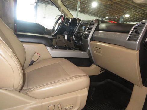 Used 2017 Ford F250 Lariat w/ Lariat Value Package image 38