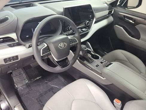 Used 2026 Toyota Highlander Platinum AWD/4WD image 29
