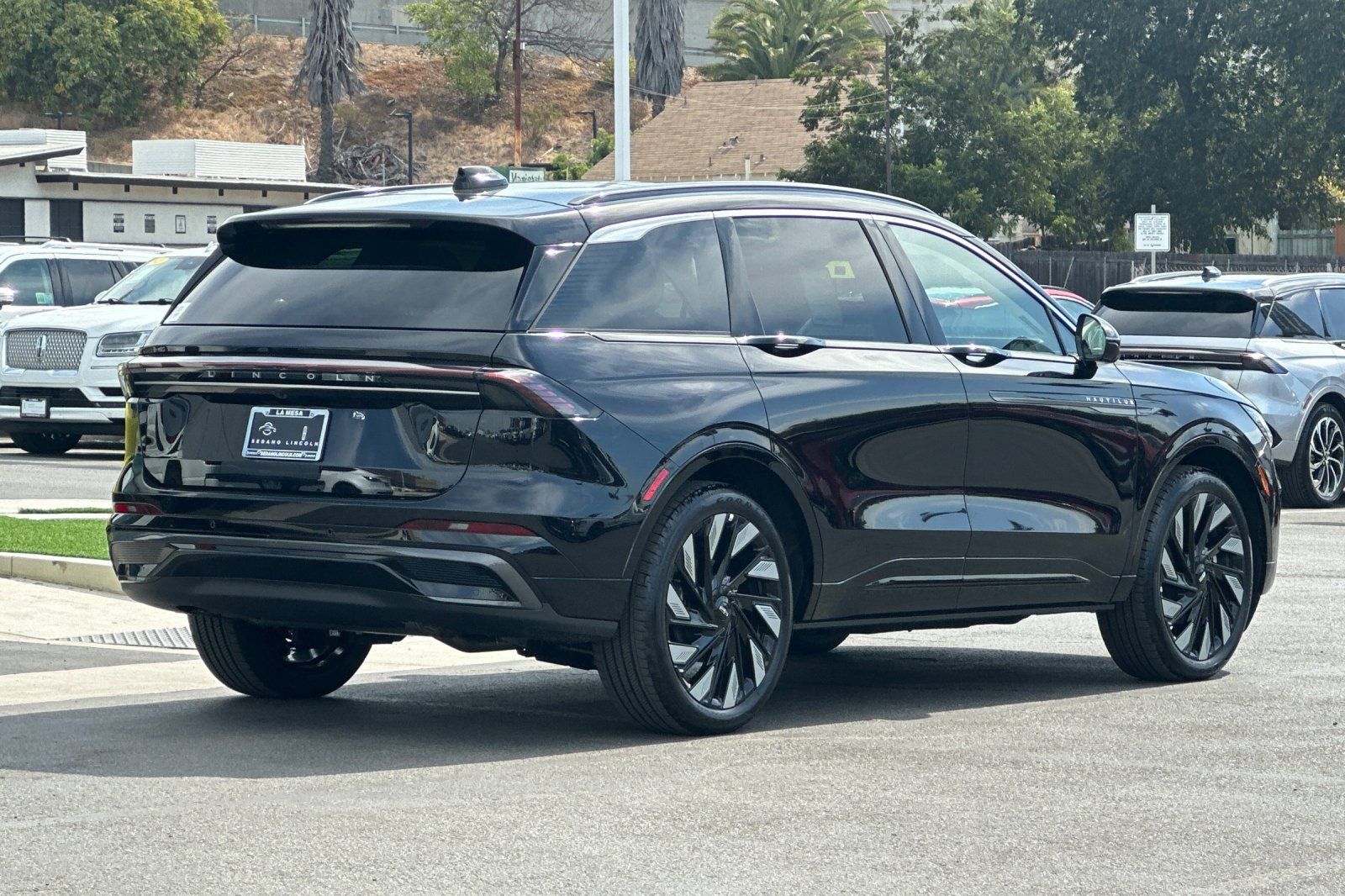 New 2026 Lincoln Nautilus Black Label w/ Jet Appearance Package AWD/4WD image 3