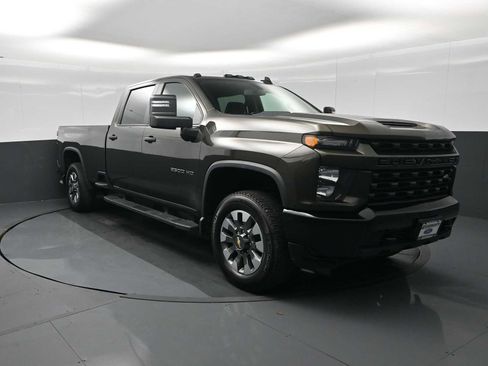 Used 2022 Chevrolet Silverado 2500 Custom w/ Custom Value Package image 2