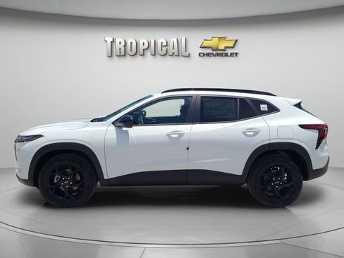 New 2026 Chevrolet Trax LT w/ Midnight Edition FWD image 2