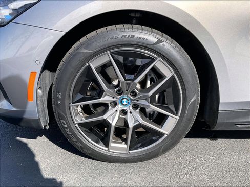 Used 2025 BMW i5 eDrive40 w/ Premium Package AWD/4WD image 12