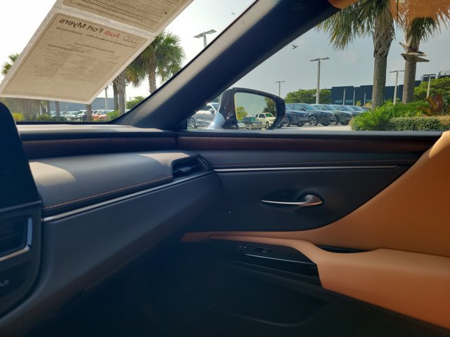 Used 2024 Lexus ES 350 w/ Technology Package FWD image 29
