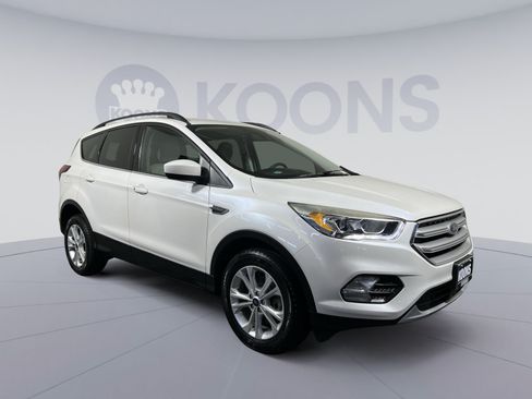 Used 2019 Ford Escape SEL AWD/4WD image 2