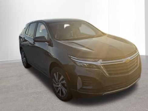 Used 2022 Chevrolet Equinox LT image 2