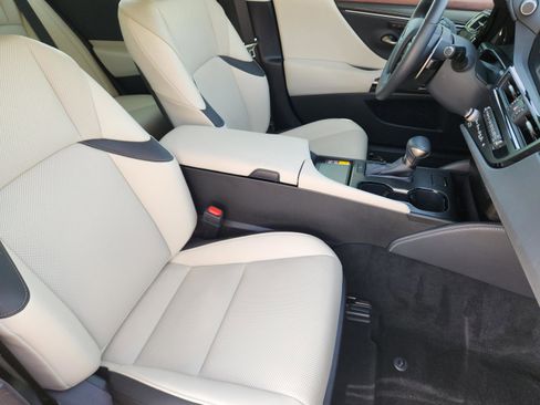 Used 2025 Lexus ES 350 350 w/ Premium Package image 32