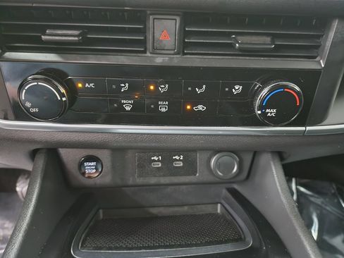 Used 2024 Nissan Rogue S FWD image 19