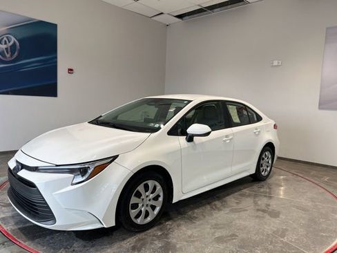 Used 2023 Toyota Corolla LE w/ Carpet Mat Package (TMS) image 2