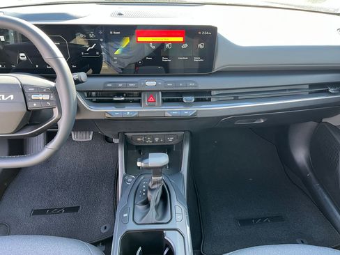 New 2025 Kia K4 EX image 24