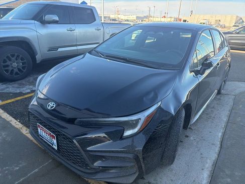 Used 2025 Toyota Corolla SE image 3