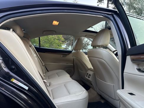 Used 2013 Lexus ES 300h w/ Luxury Pkg FWD image 22