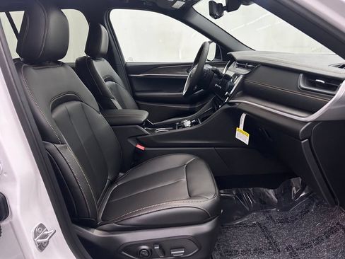 New 2026 Jeep Grand Cherokee Limited AWD/4WD image 17