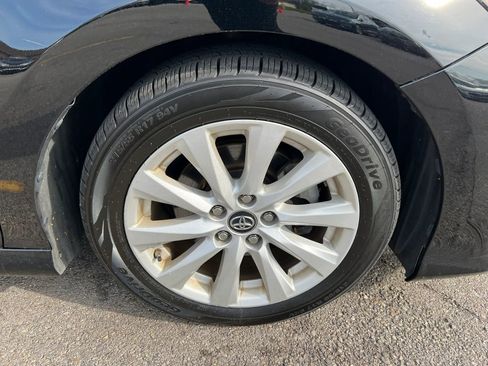 Used 2018 Toyota Camry LE image 10