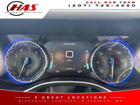 Used 2024 Chrysler Pacifica Touring-L FWD image 18