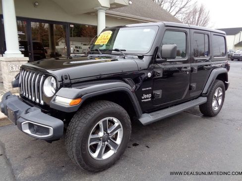 Used 2018 Jeep Wrangler Unlimited Sahara AWD/4WD image 1