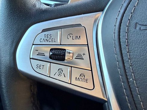 Used 2022 BMW X7 xDrive40i w/ Executive Package image 25