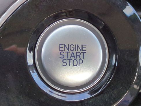 Used 2021 Genesis G70 2.0T image 26