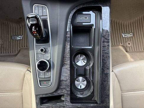 Used 2022 Cadillac Escalade Premium Luxury image 41