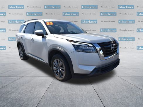 Used 2025 Nissan Pathfinder SV AWD/4WD image 3
