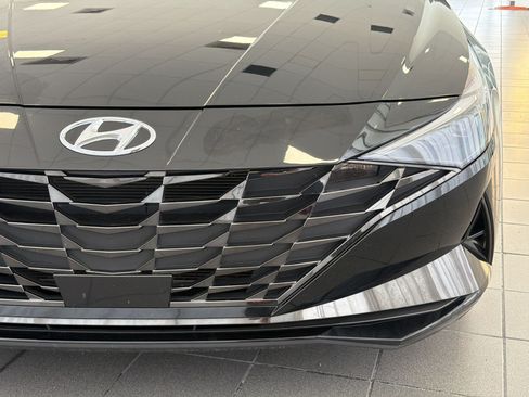Used 2023 Hyundai Elantra Limited FWD image 28