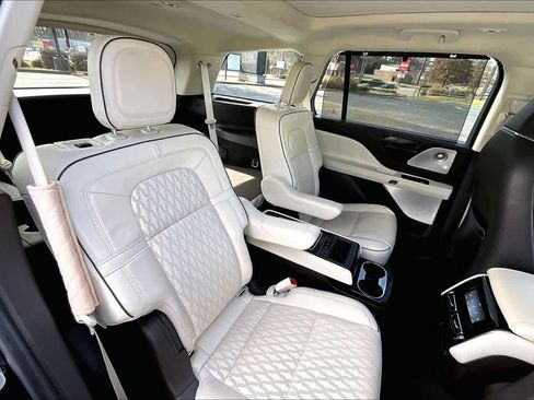 Used 2022 Lincoln Aviator Black Label w/ Dynamic Handling Package image 19
