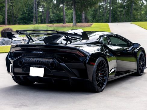 Used 2021 Lamborghini Huracan STO RWD image 9