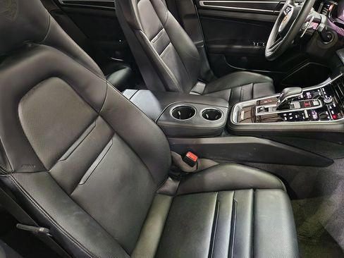 Used 2023 Porsche Panamera image 32