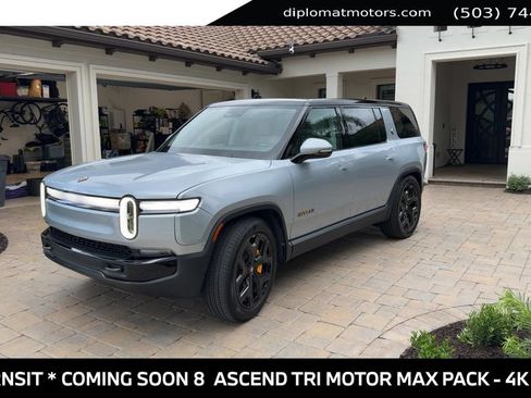 Used 2025 Rivian R1S Premium AWD/4WD image 1