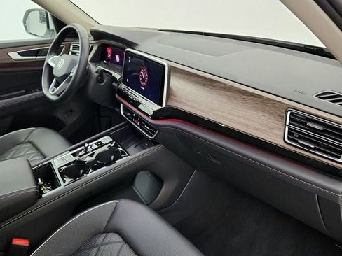 Used 2025 Volkswagen Atlas SEL Premium R-Line image 27