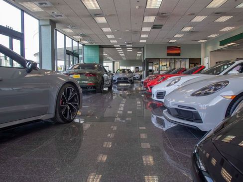 Used 2025 BMW M4 Coupe w/ Executive Package image 56